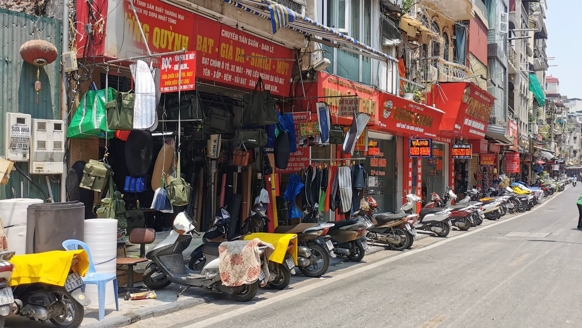 Crossing the street in Vietnam: the real technique nobody explains clearly