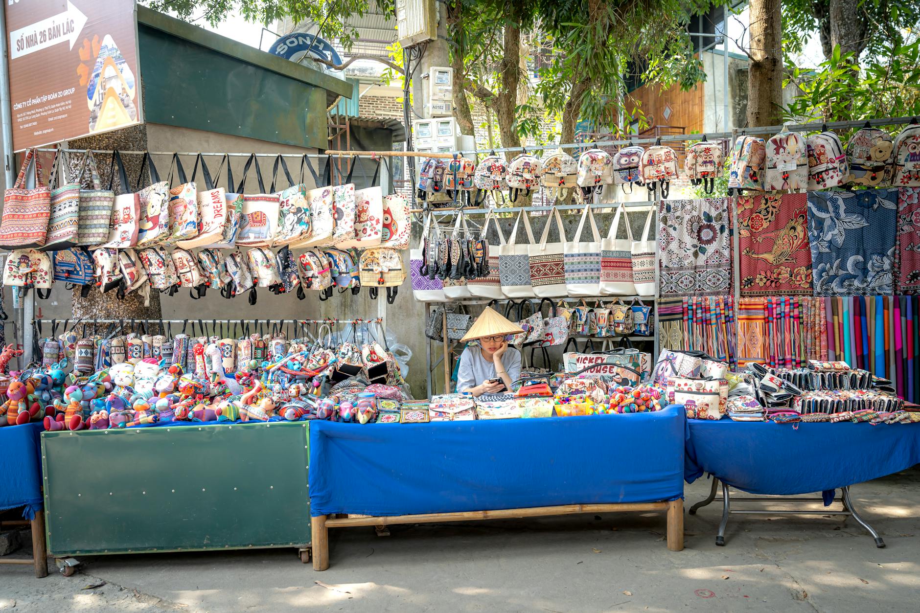 Cat Ba Town Shopping Guide: Markets, Souvenirs & Local Crafts