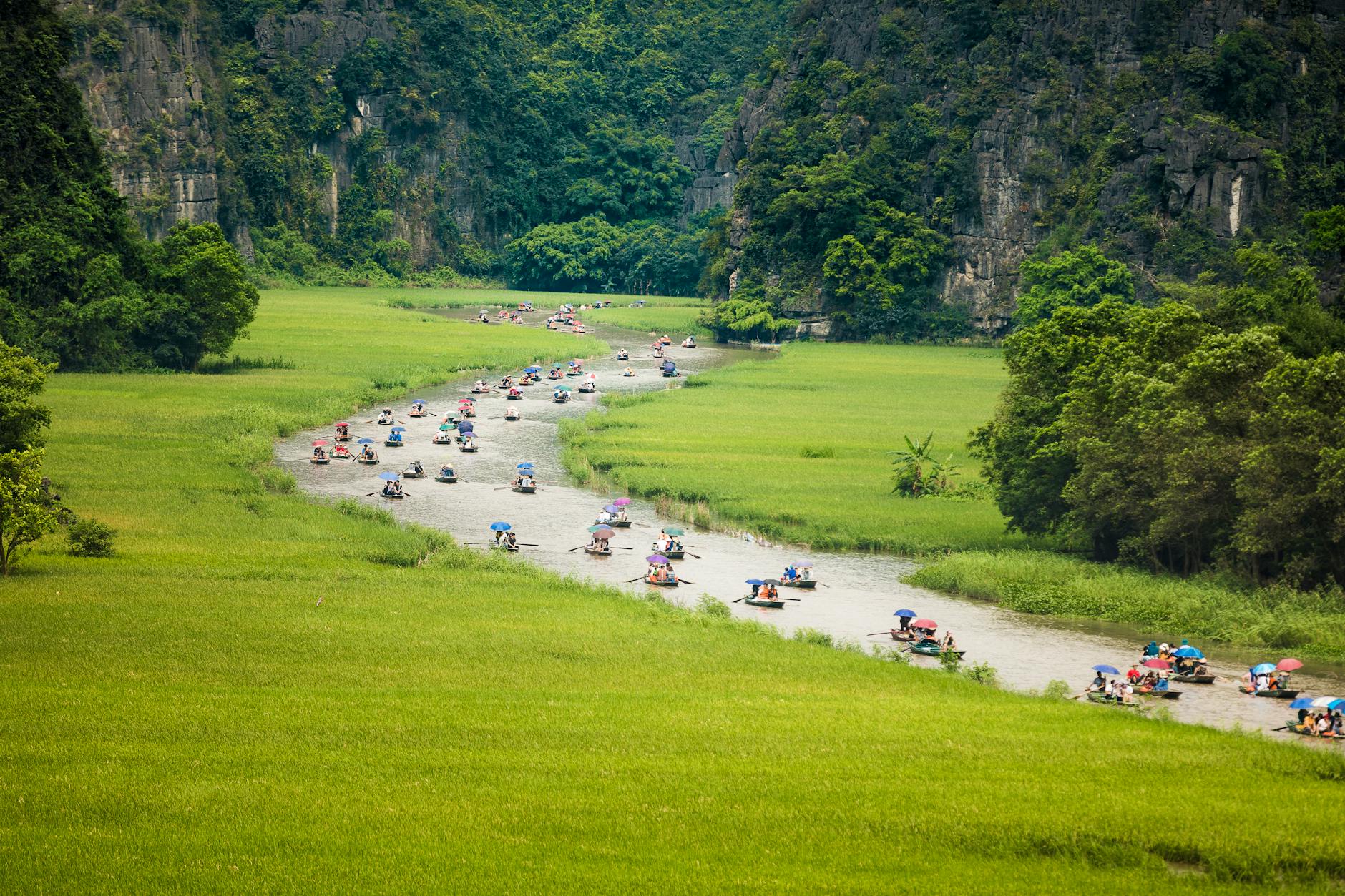 Why Ninh Binh Crushes Halong Bay for a Truly Quiet Escape